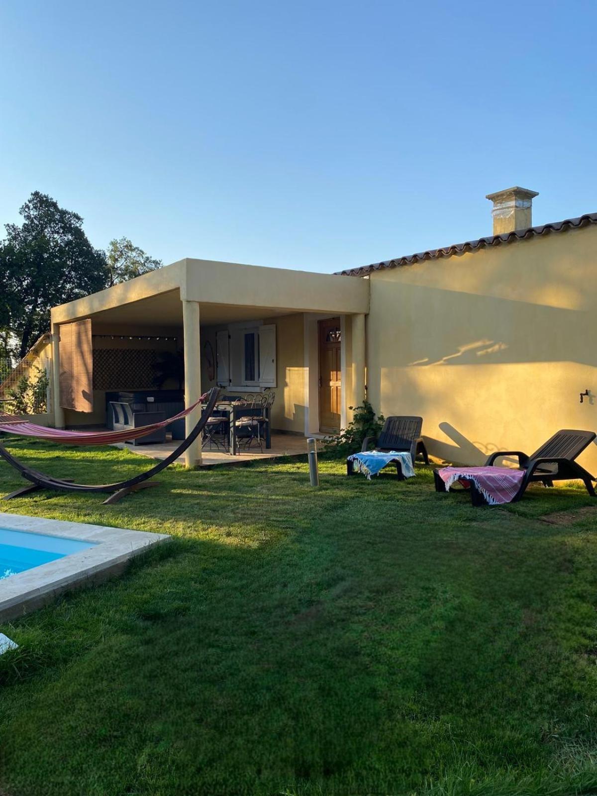 セルヴィオーヌAgreable Rez De Jardin Avec Piscine Et Jacuzziアパートメント エクステリア 写真